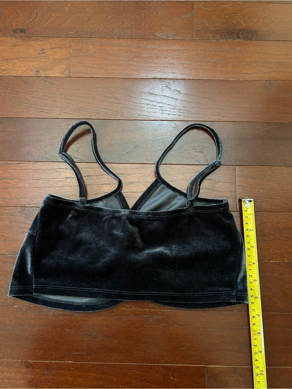 Bear Dance Velvet Crop Top with Twist
Knot Detail black/dark grey size S - Picture 5 of 7